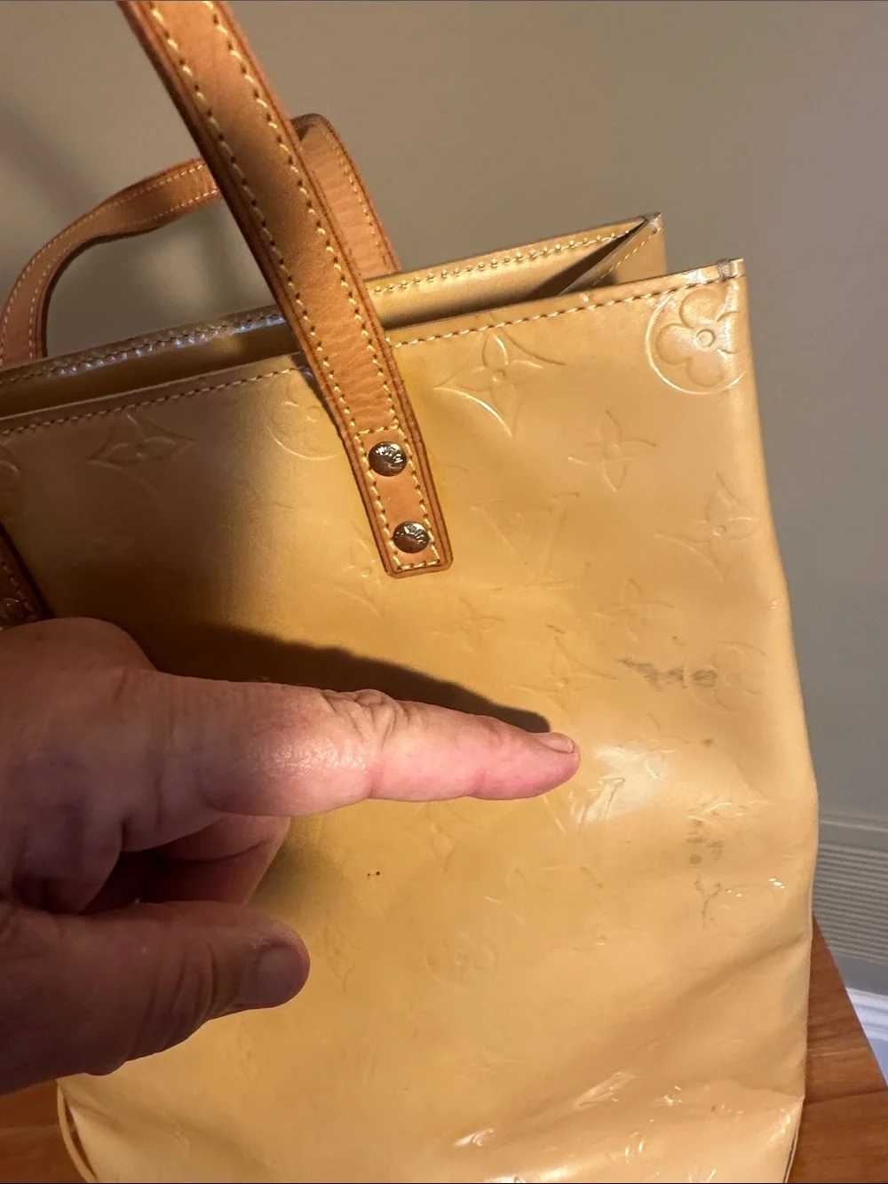 Authentic Louis Vuitton  Reade PM in Monogram Peppermint Vernis,